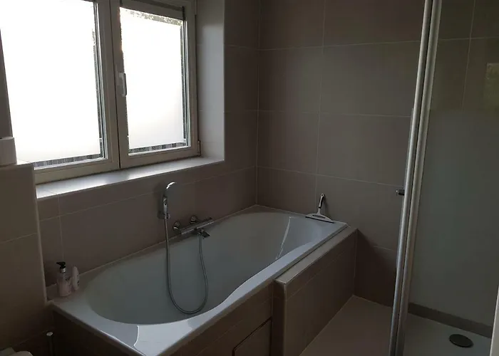 Hier Begint Den Hemel. *